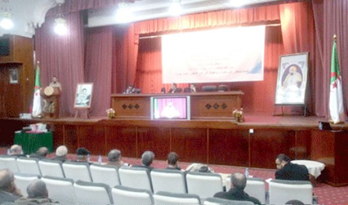 تأسيس جائزة سنوية في المجالات الفكرية والأدبية والطبية
