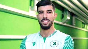 الدولي الجزائري أيمن محيوص