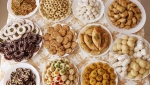 اقتصاد في حلوى العيد والفاخر منها مغيَّب هذا العام