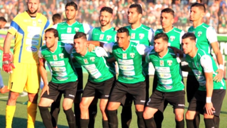 اللاعبون يعلقون الإضراب
