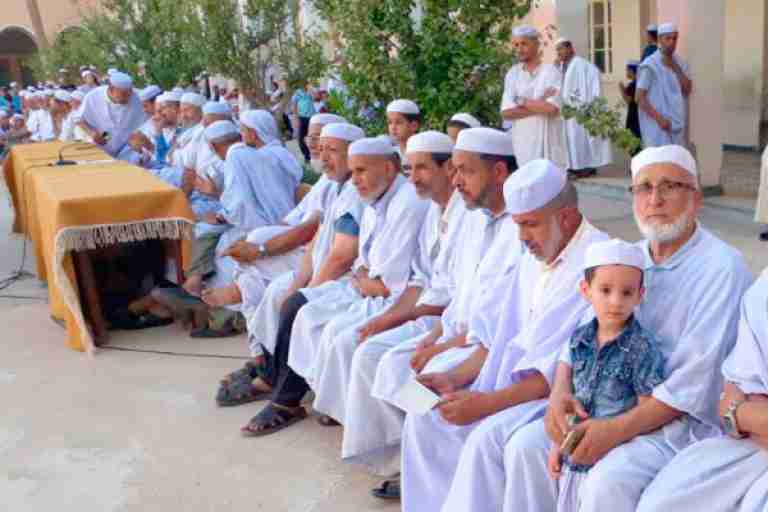 القراراة تكرم المتفوقين في السنة الكشفية