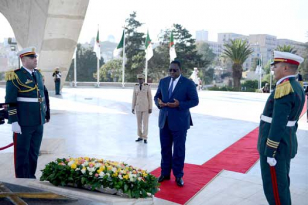 الرئيس السنغالي يترحم على أرواح شهداء ثورة التحرير