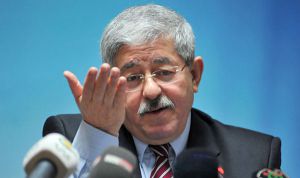 مناورات "سياسوية" تهدد استقرار الجبهة الاجتماعية