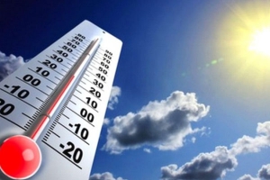 عادية بالمناطق الساحلية وفوق العادية بالجنوب والهضاب