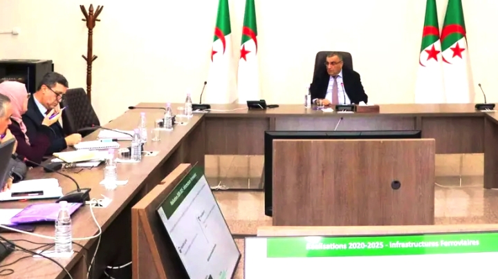 مناقشة مشروع مخطط التنمية الثلاثي لقطاع الأشغال العمومية