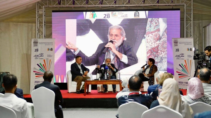 استعادة لبداياته في الجزائر والكشف عن مشروع حفل جديد