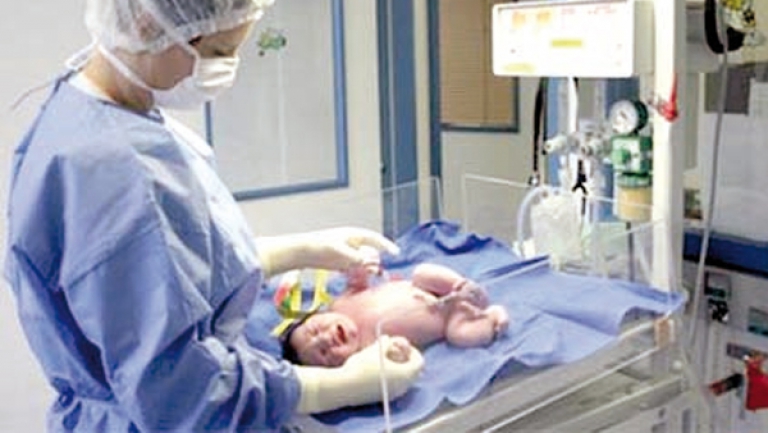 تعزيز تكوين القابلات لترقية صحة الأم والطفل