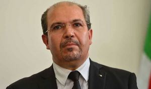 عيسى يدافع عن أئمة مساجد الجمهورية