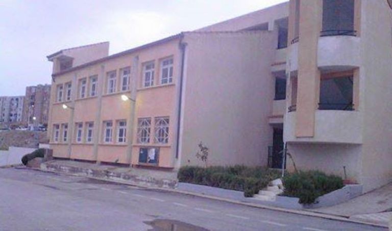التلاميذ يهددون بمقاطعة الدراسة بسبب مادة الأميونت