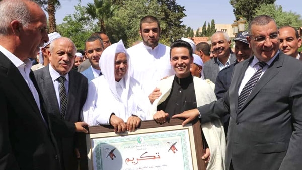 تكريم المقرئ الشاب عبد العزيز سحيم