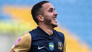 الدولي الجزائري، يانيس حماش