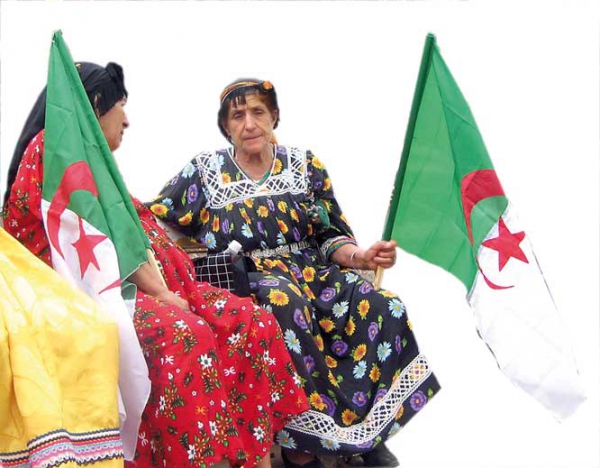 المرأة الجزائرية رمز العطاء والافتخار 