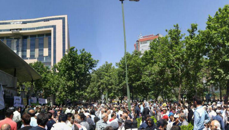 الحكومة تحذّر من عودة المتظاهرين إلى الشوارع