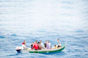 احتراق قارب للحراقة في عرض البحر