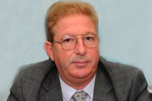 عبوات المياه بالشوارع بؤر لنشر الوباء