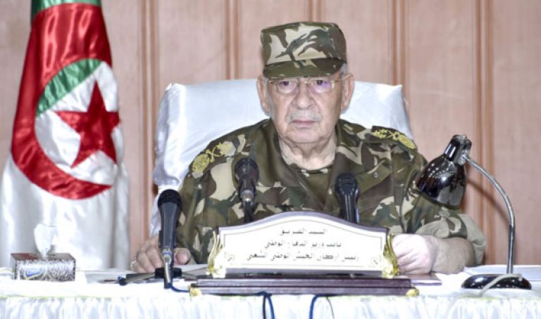 قايد صالح: على الشعب أن يضع يده في يد جيشه