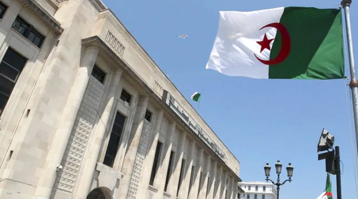 تعميق الممارسة الديمقراطية وتقوية المؤسّسات