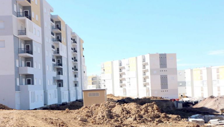 مستفيدون من 1500 وحدة سكنية يستعجلون القرعة