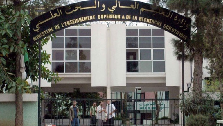 مسابقة لتوظيف 1300 أستاذ استشفائي جامعي