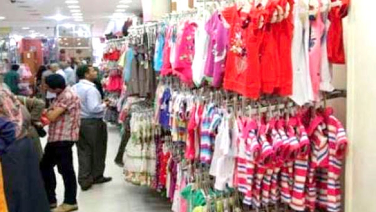 ارتفاع أسعار الألبسة يؤرق العائلات