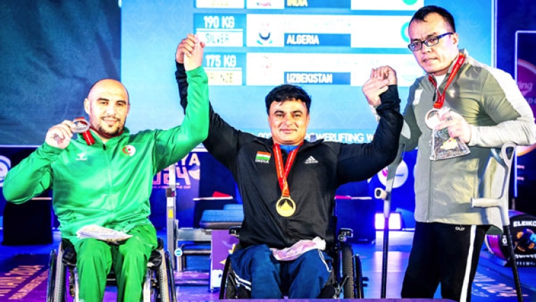 حسين بالطير يتوج بمعدن الفضة