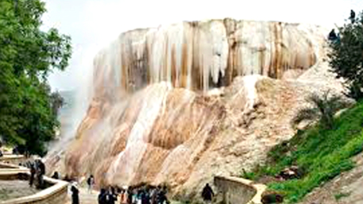 لمّة عائلية على مائدة متنوعة