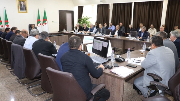 متابعة مدى تقدم إنجاز مشاريع طرقات وبحث آليات استكمالها