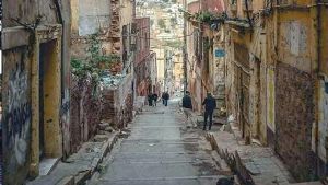 إخلاء العمارات من قاطنيها أمر مستعجَل