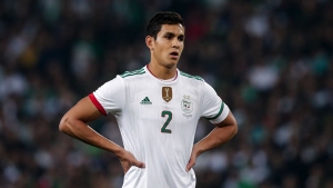 الدولي الجزائري، عيسى ماندي، مدافع نادي فياريال الإسباني