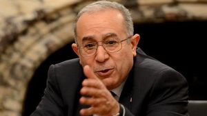 لعمامرة يتباحث مع الجرندي