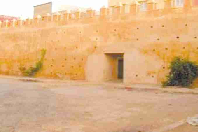 اكتشاف عدة قطع فخارية وخزفية ونقدية