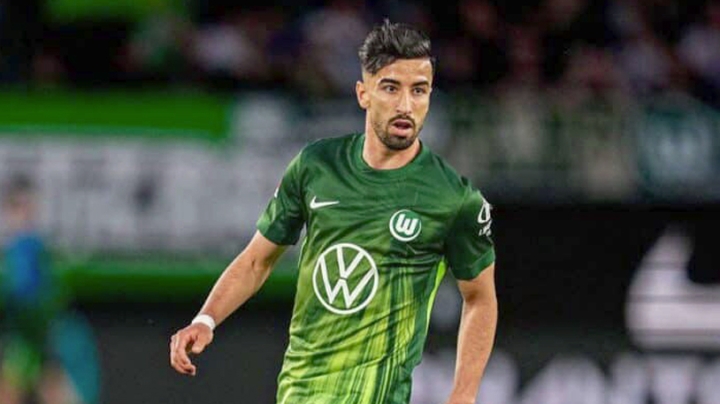 مدرب فولفسبورغ ينهي أزمة عمورة