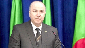 الوزير الأول يهنّىء الجزائريين