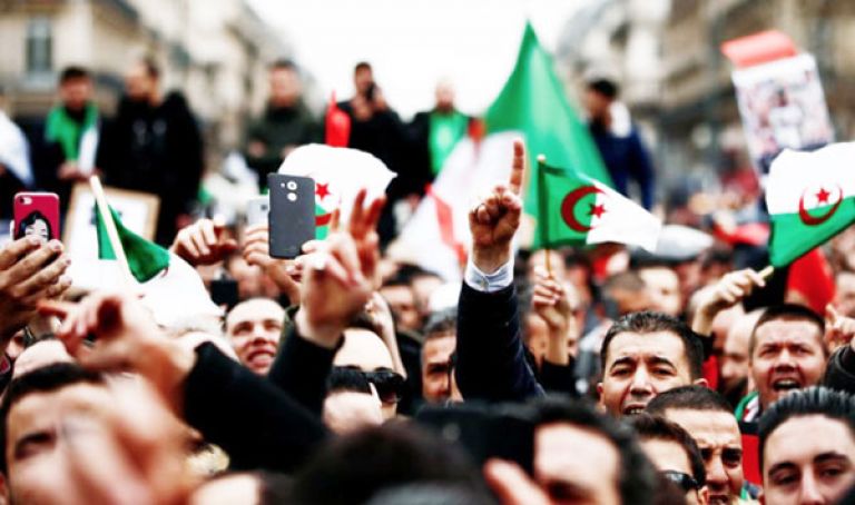 إشادة بدور الطلبة الجزائريين في التحرير والتغيير