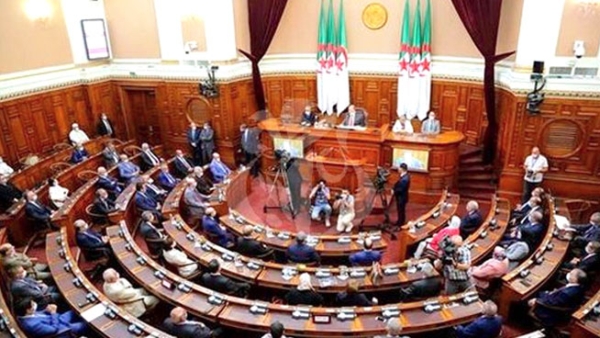 "السيناتورات" يناقشون قانونين مهمّين