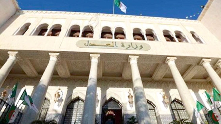 التأسيس لمحاكم تجارية متخصصة لتحسين مناخ الأعمال