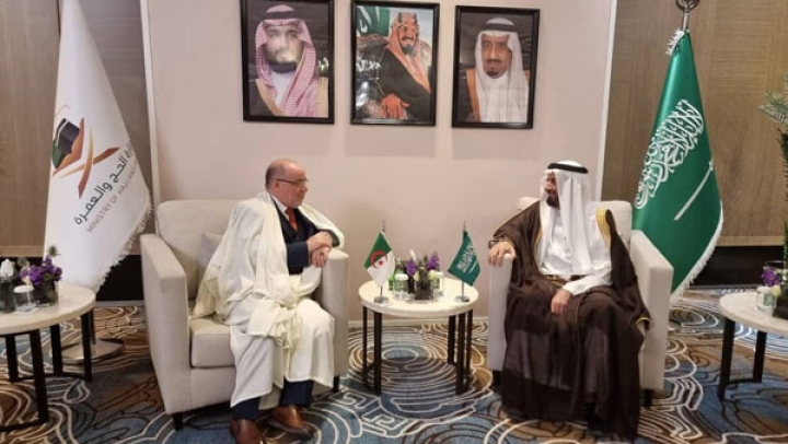بلمهدي يوقّع على اتفاقية الحج للموسم الجديد بالسعودية
