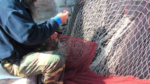 إنجاز ملجأ لخياطة وتركيب شباك الصيادين