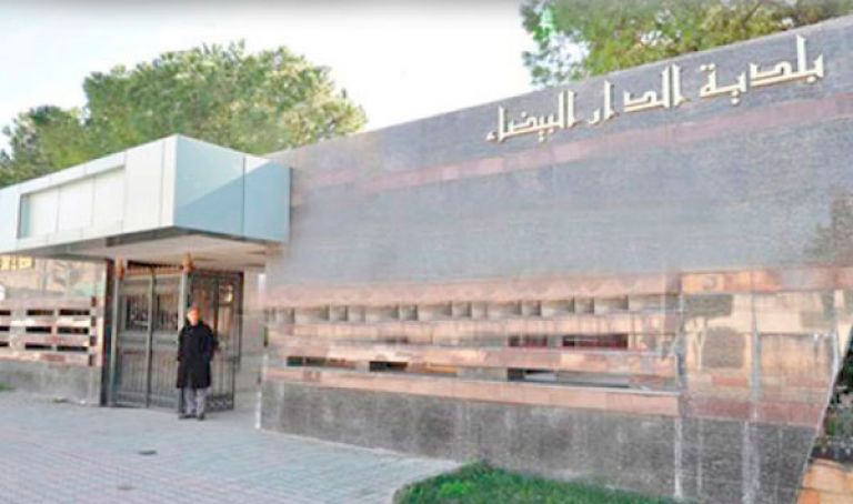 الشروع في تجديد طرق وأرصفة عدة أحياء