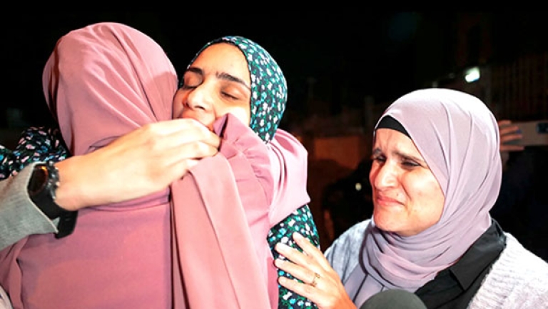 30 امرأة وطفلا في الدفعة السادسة للأسرى الفلسطينيين المفرج عنهم