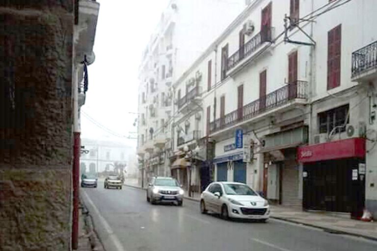 حي 500 مسكن بالخروب بدون إنارة عمومية