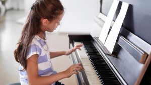 إطلاق ورشة تعليم البيانو للصغار