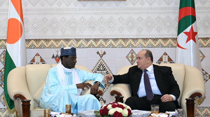 الوزير الأول لجمهورية النيجر يحل بالجزائر