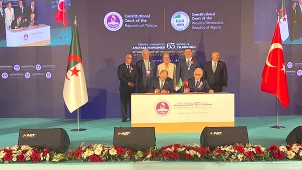 تعزيز التعاون الجزائري التركي في القانون الدستوري