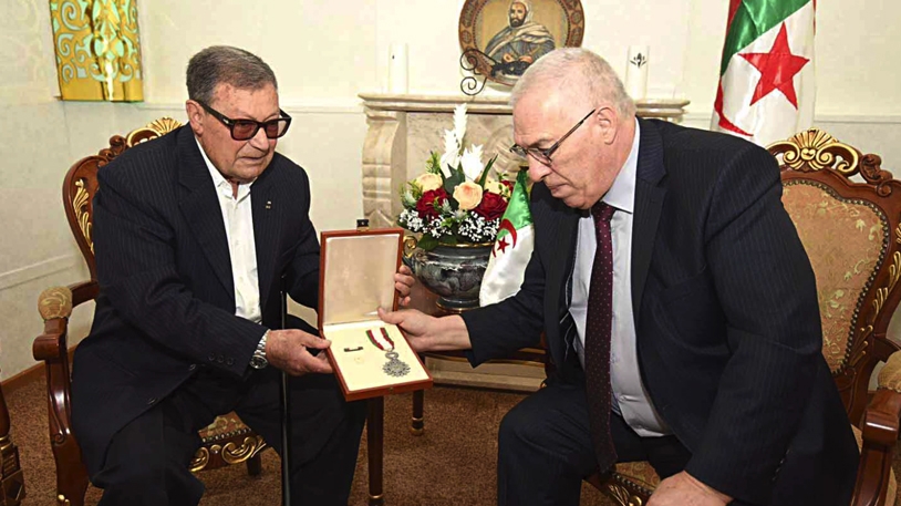 تاشريفت يستقبل آخر أعضاء فرقة الضفادع البشرية إبان الثورة