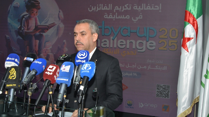 تحيين مستمر للبرامج التعليمية في جميع المواد