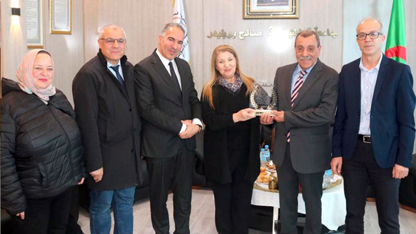 درع وسم التميز الأكاديمي لكلية الطب بقسنطينة